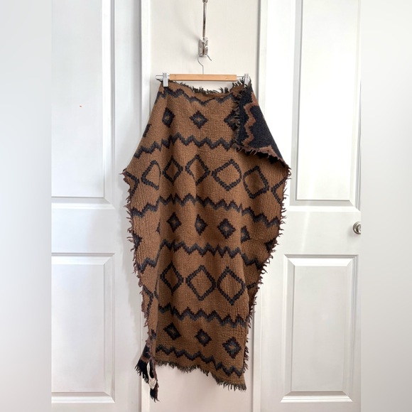 Wilfred by Aritzia 100% Wool Blanket Scarf – Geometric - Picture 5 of 6